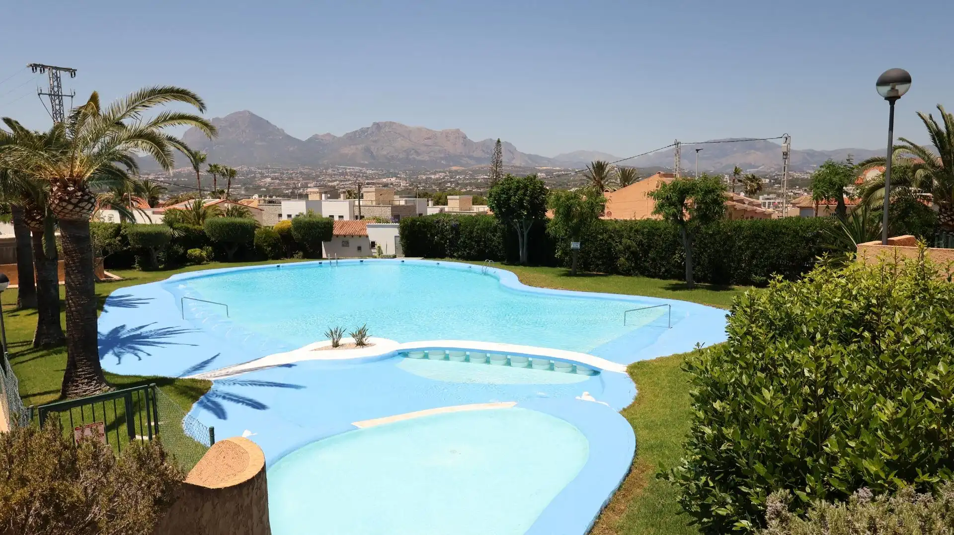 Piscina de Casa o chalet en venta en L'Alfàs del Pi con Aire acondicionado, Terraza y Piscina comunitaria
