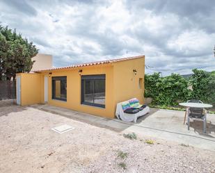 Vista exterior de Casa o xalet de lloguer en Salinas amb Jardí privat, Terrassa i Piscina comunitària