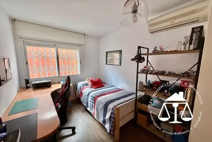 Dormitori de Casa o xalet en venda en Sant Boi de Llobregat amb Aire condicionat, Calefacció i Jardí privat