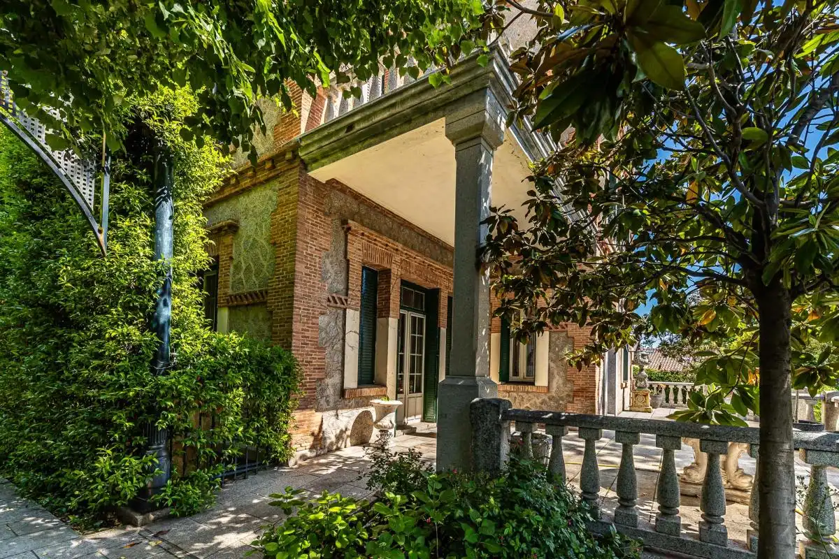 Exterior view of Houses for sale in San Lorenzo de El Escorial  with Air Conditioner, Heating and Private garden