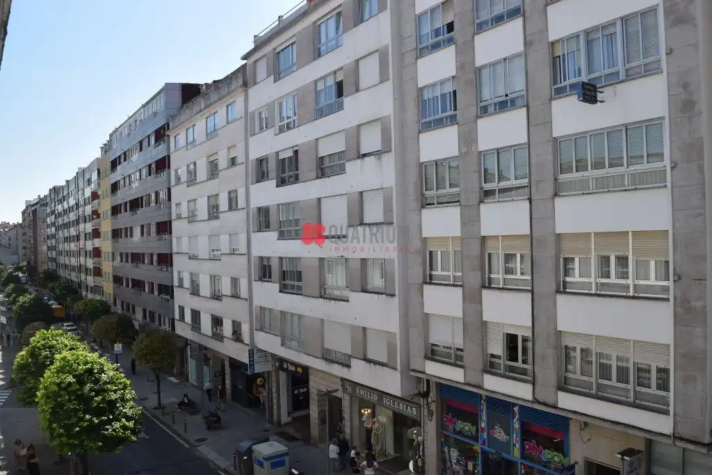Vista exterior de Piso en venta en Santiago de Compostela  con Calefacción