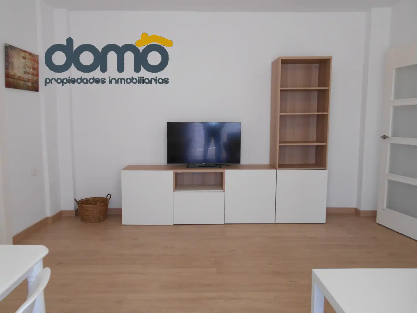 Living room of Flat for rent in Granada  with Air Conditioner, Parquet flooring and Furnished