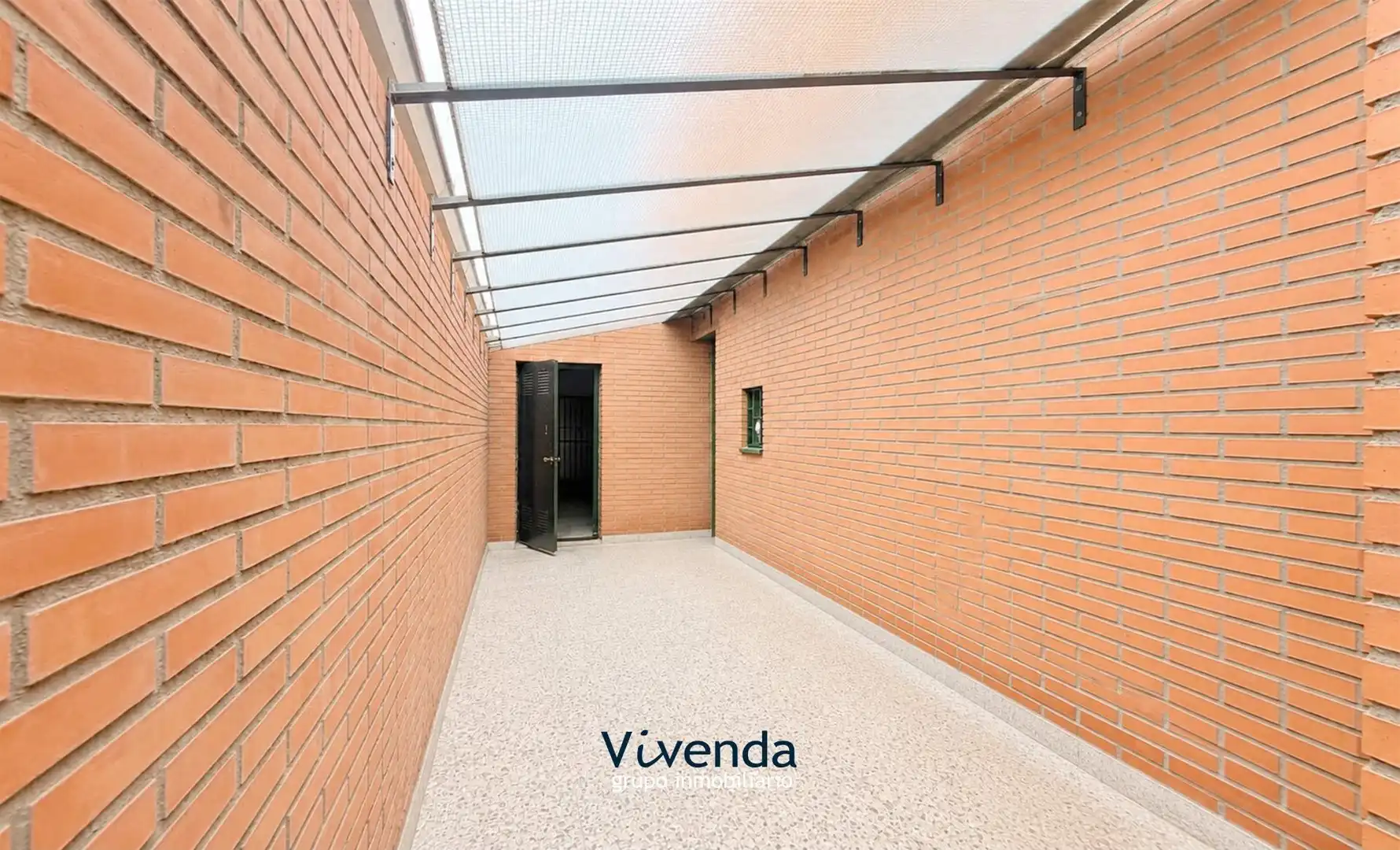 Vista exterior de Casa adosada en venta en Madrid con Aire acondicionado, Calefacción y Trastero