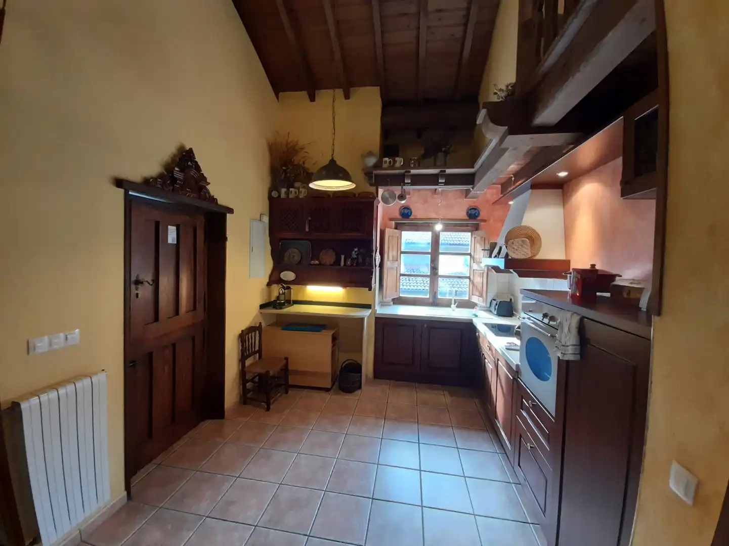 Cuina de Casa adosada en venda en Caso amb Calefacció, Terrassa i Traster