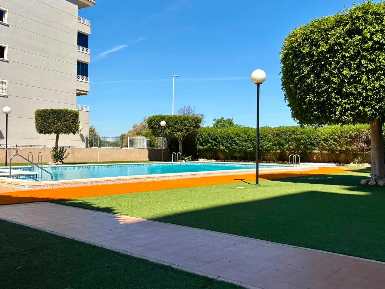 Piscina de Piso en venta en Guardamar del Segura con Aire acondicionado, Calefacción y Terraza