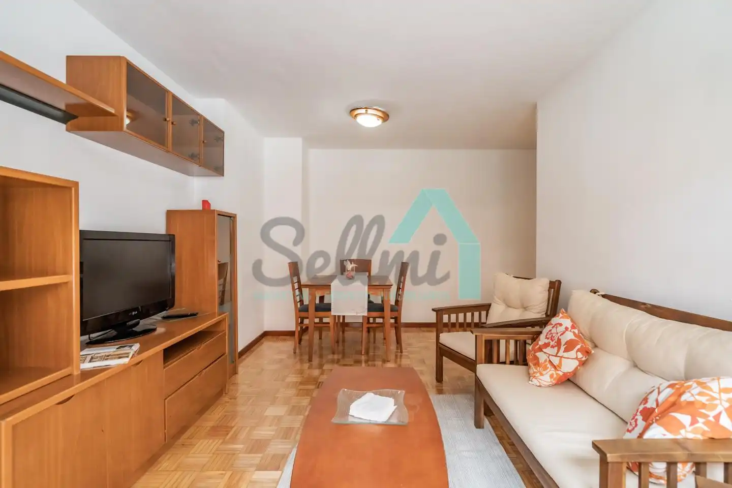 Sala de estar de Piso de alquiler en Oviedo  con Calefacción, Parquet y Terraza