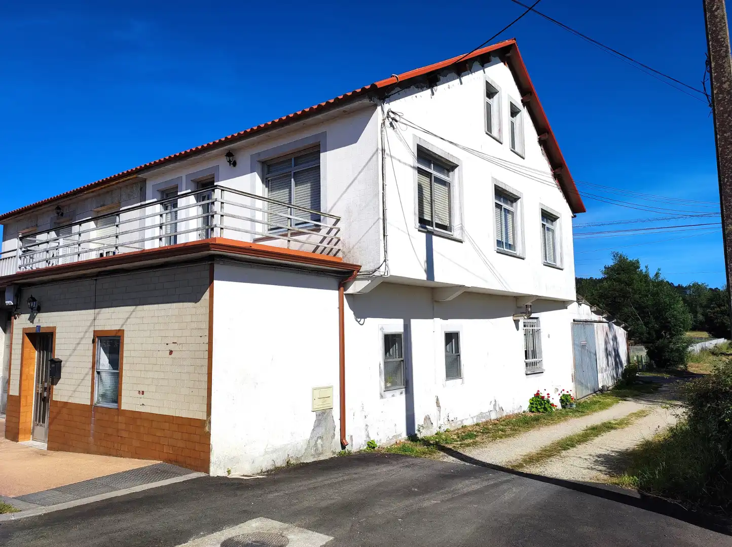 Vista exterior de Casa o xalet en venda en A Laracha   amb Calefacció, Jardí privat i Terrassa
