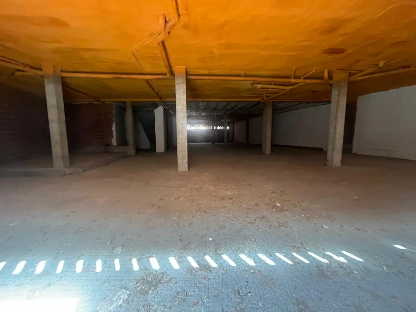 Local comercial en venta en Calle Límite 17, imagen 2