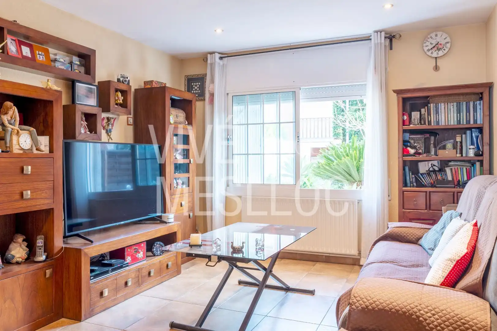 Sala d'estar de Casa adosada en venda en Premià de Mar amb Calefacció, Jardí privat i Terrassa