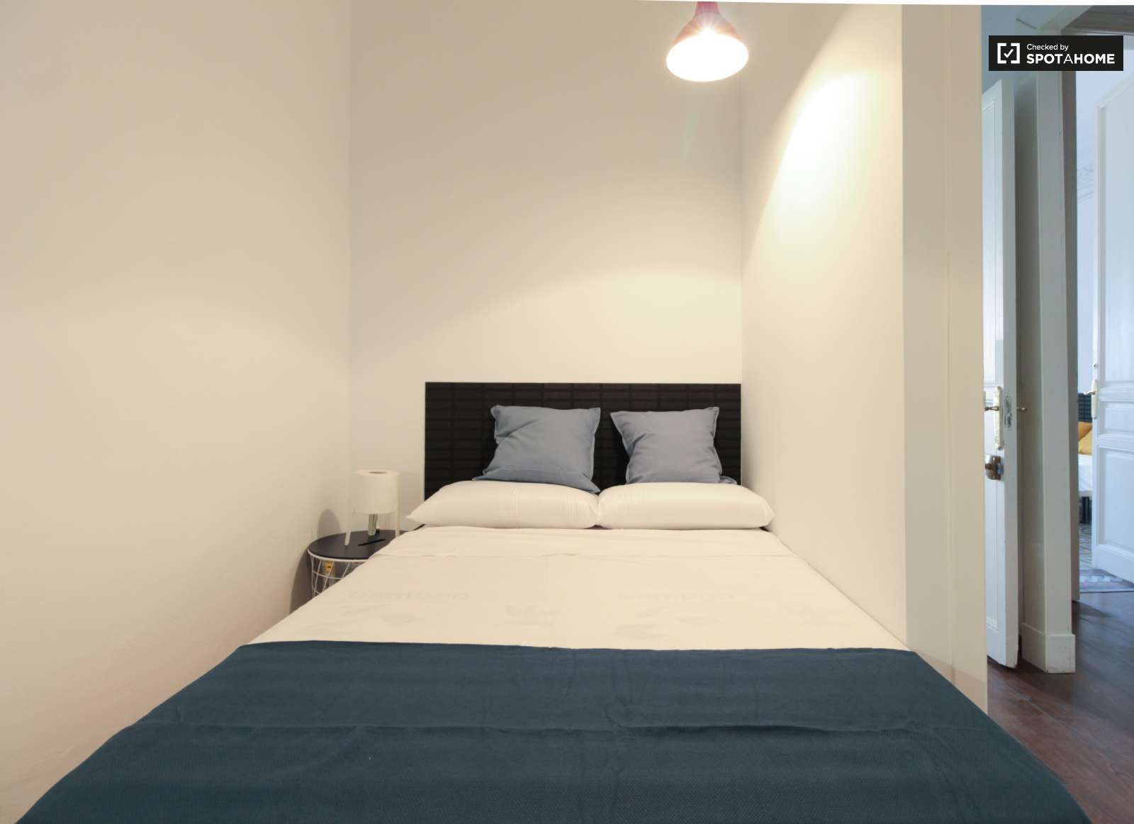 Bedroom of Flat to share in  Barcelona Capital  with Air Conditioner and Terrace