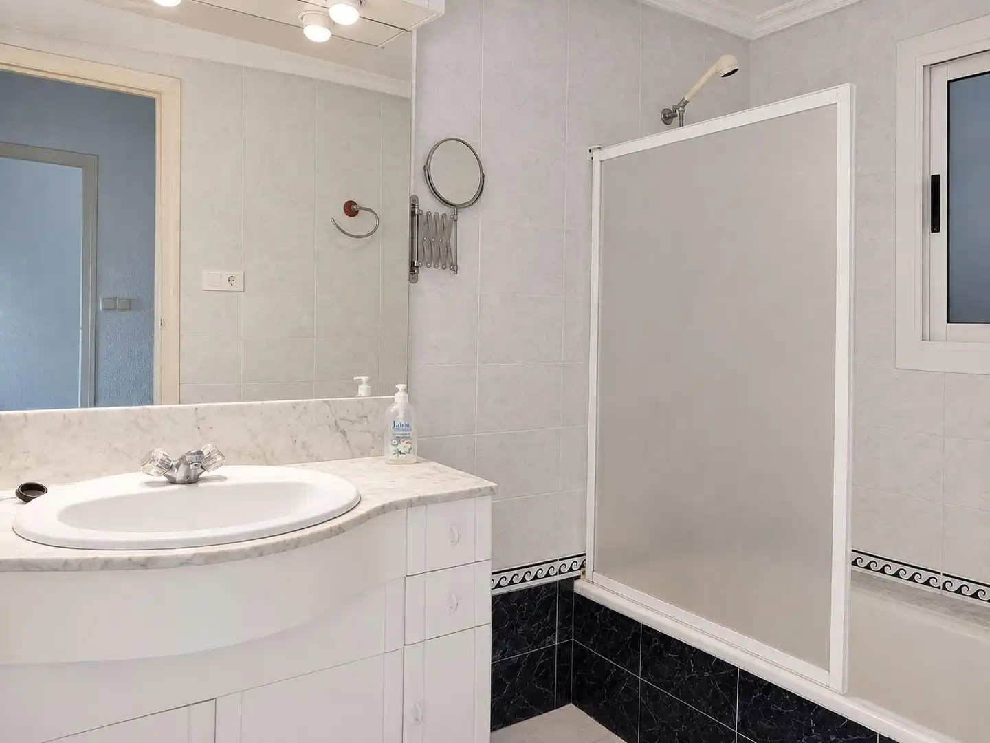 Baño de Piso en venta en Amposta con Terraza, Trastero y Amueblado