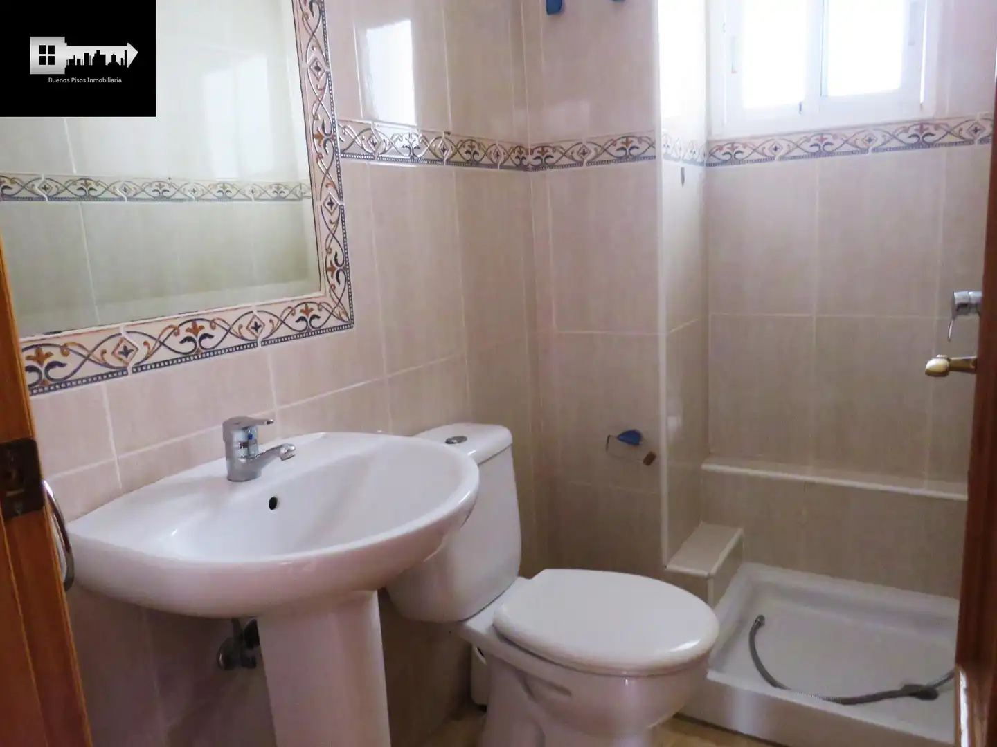 Baño de Piso en venta en Alicante / Alacant con Aire acondicionado y Amueblado