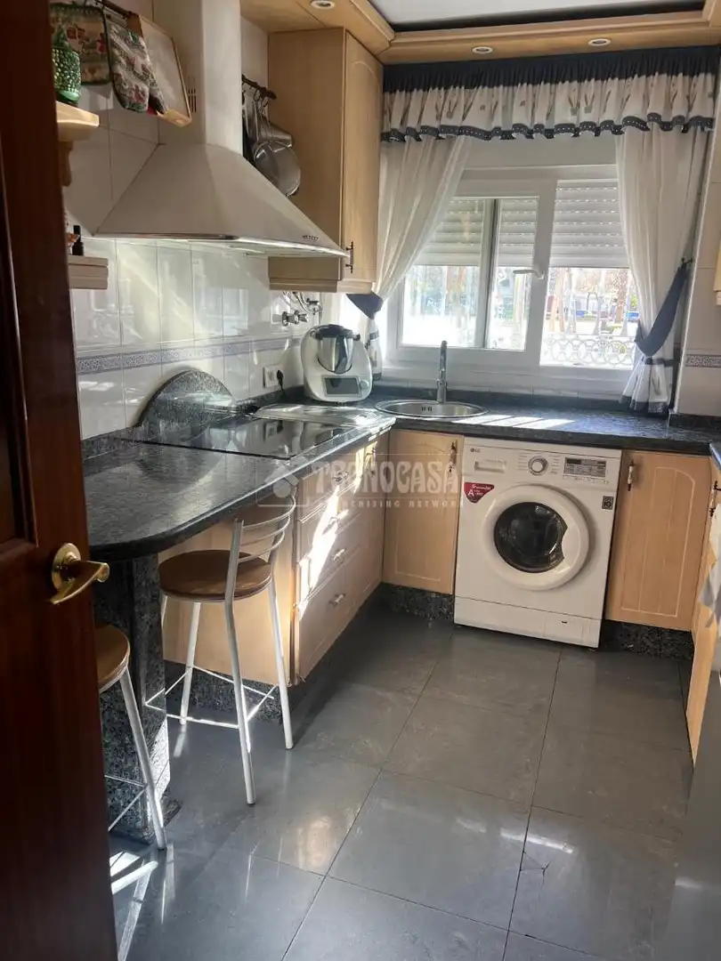 Kitchen of Flat for sale in Sevilla  with Air Conditioner, Heating and Storage room