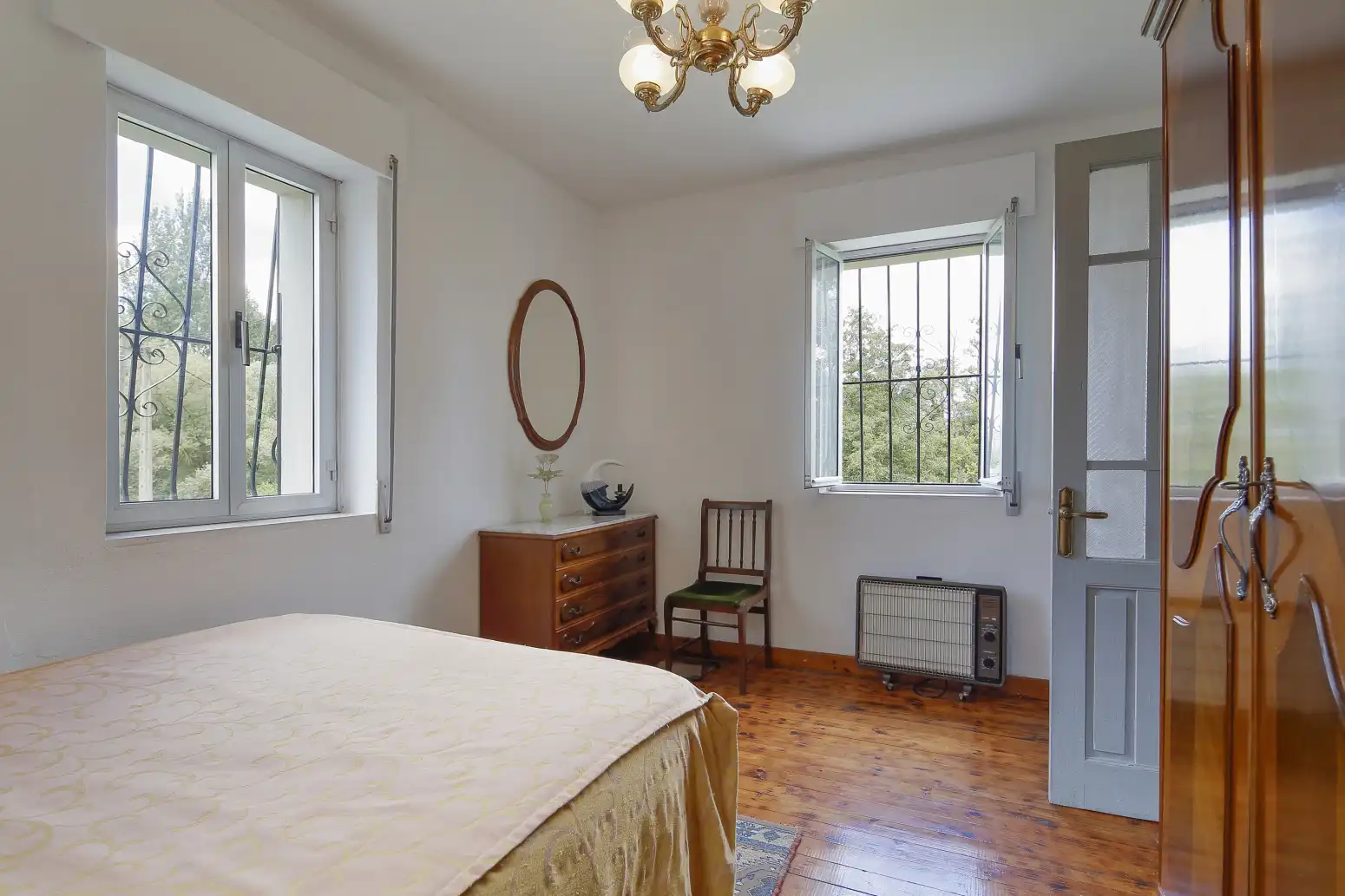 Bedroom of Houses for sale in Oviedo 
