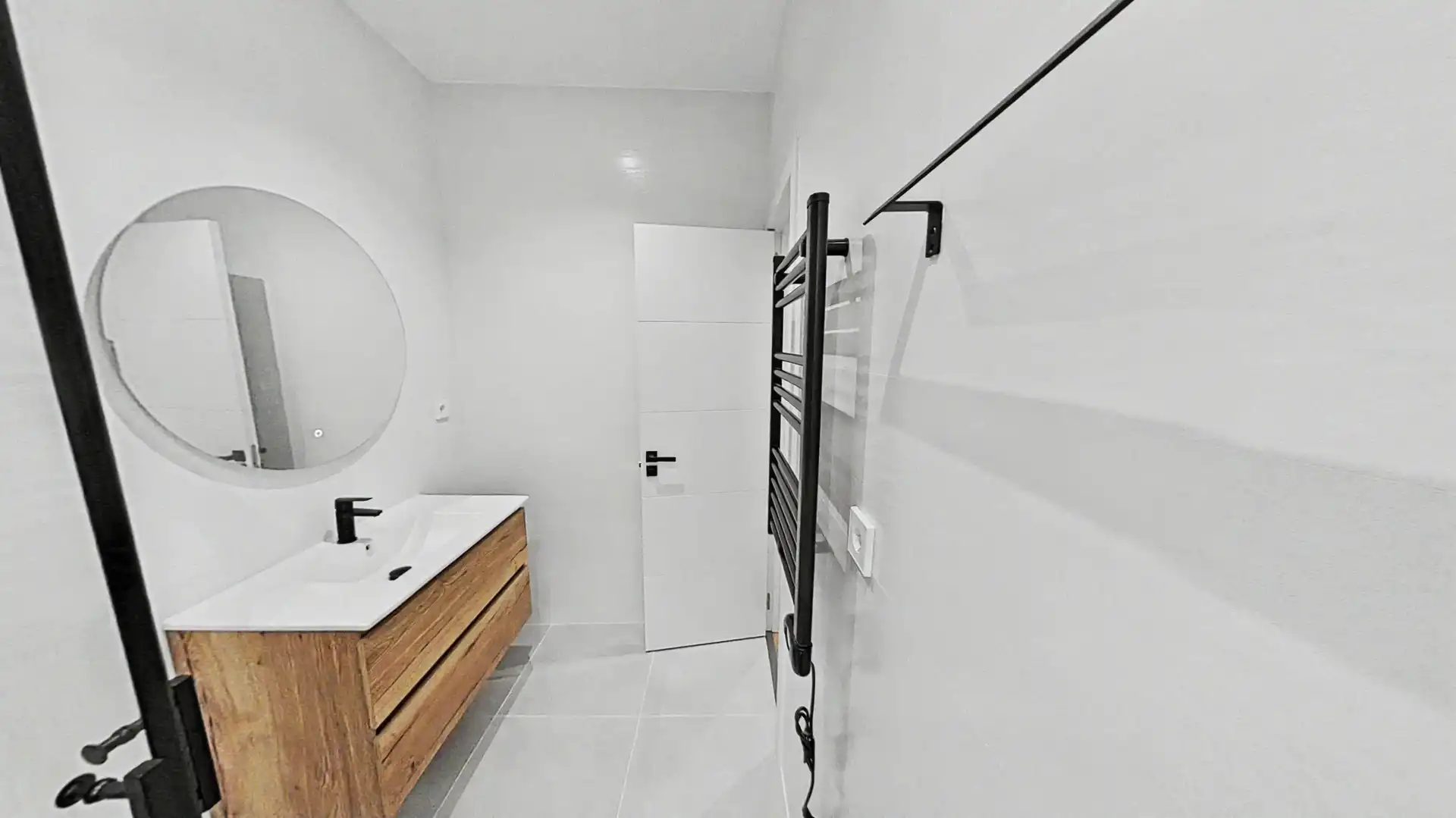 Bathroom of Flat for rent in Madrid  with Oven and Washing machine