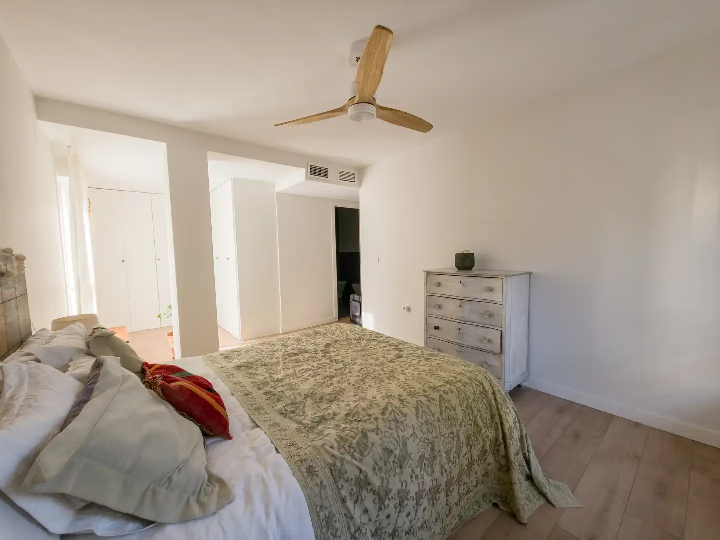 Bedroom of Apartments for sale in Sevilla  with Air Conditioner and Terrace