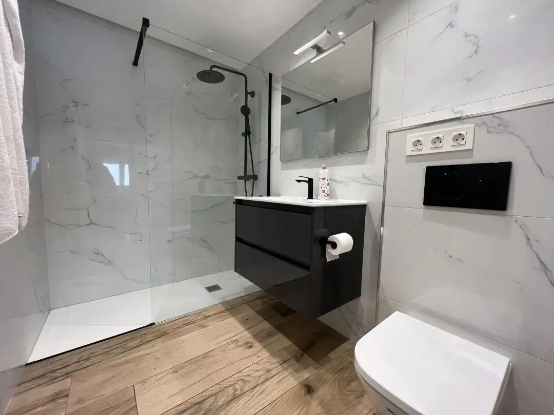 Baño de Piso de alquiler en Zarautz con Calefacción y Balcón
