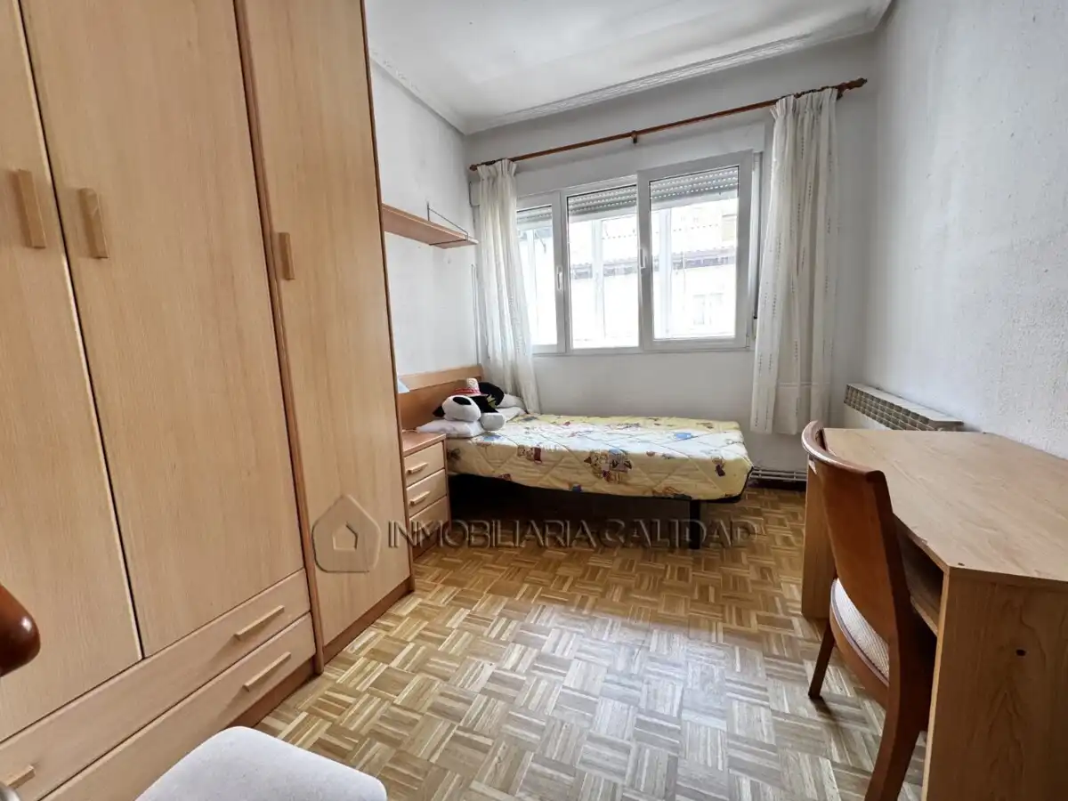 Bedroom of Flat for rent in Burgos  with Heating, Terrace and Furnished