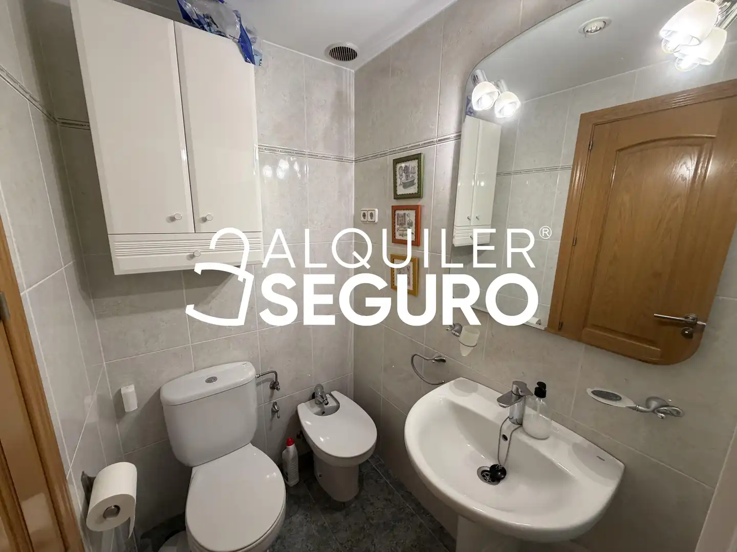 Bathroom of Flat for rent in Leganés  with Air Conditioner, Heating and Storage room