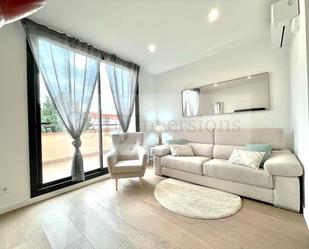 Living room of Attic to rent in  Barcelona Capital  with Air Conditioner, Heating and Parquet flooring