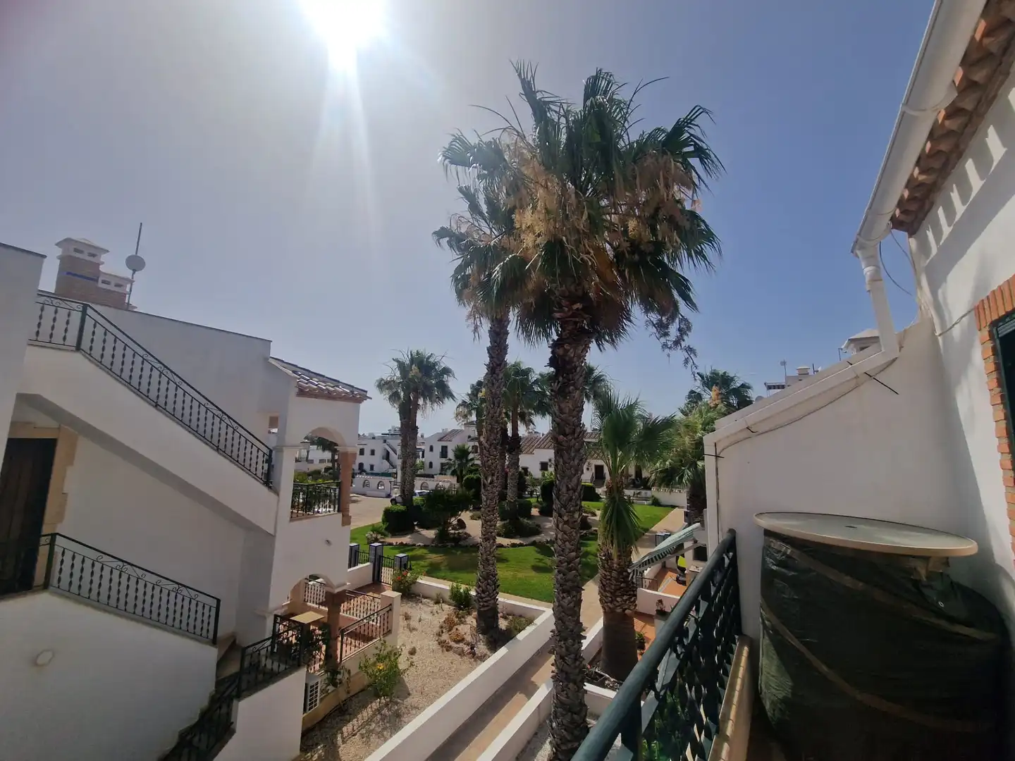 Vista exterior de Casa adosada en venda en Orihuela amb Aire condicionat, Jardí privat i Terrassa
