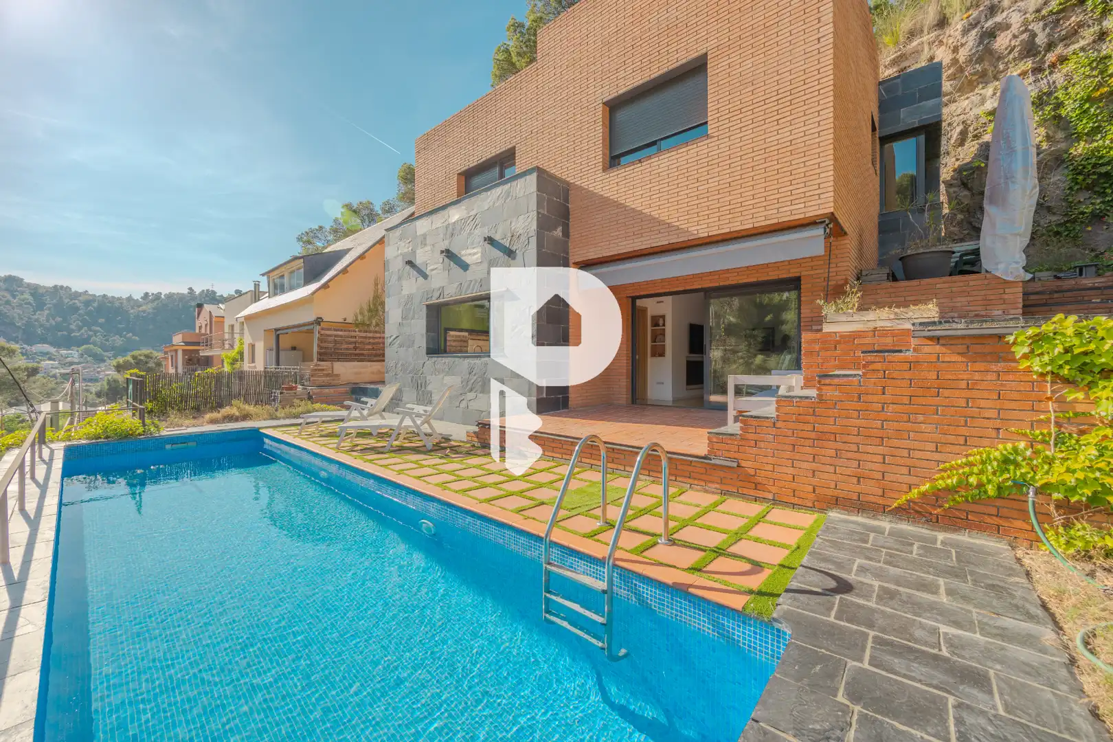 Piscina de Casa o chalet en venta en Vallirana con Aire acondicionado, Calefacción y Jardín privado