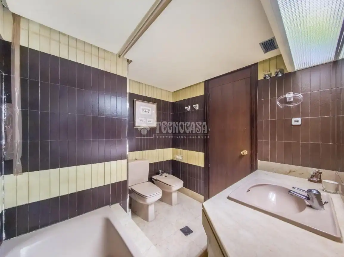 Badezimmer von Wohnung zum Verkauf in Madrid mit Heizung, Terrasse und Abstellraum