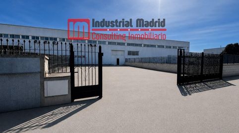 NAVE INDUSTRIAL EN VENTA CON PATIO PRIVADO Y OFICINAS