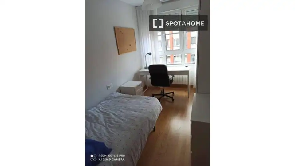 Habitación de Apartamento para compartir en Oviedo  con Aire acondicionado y Terraza