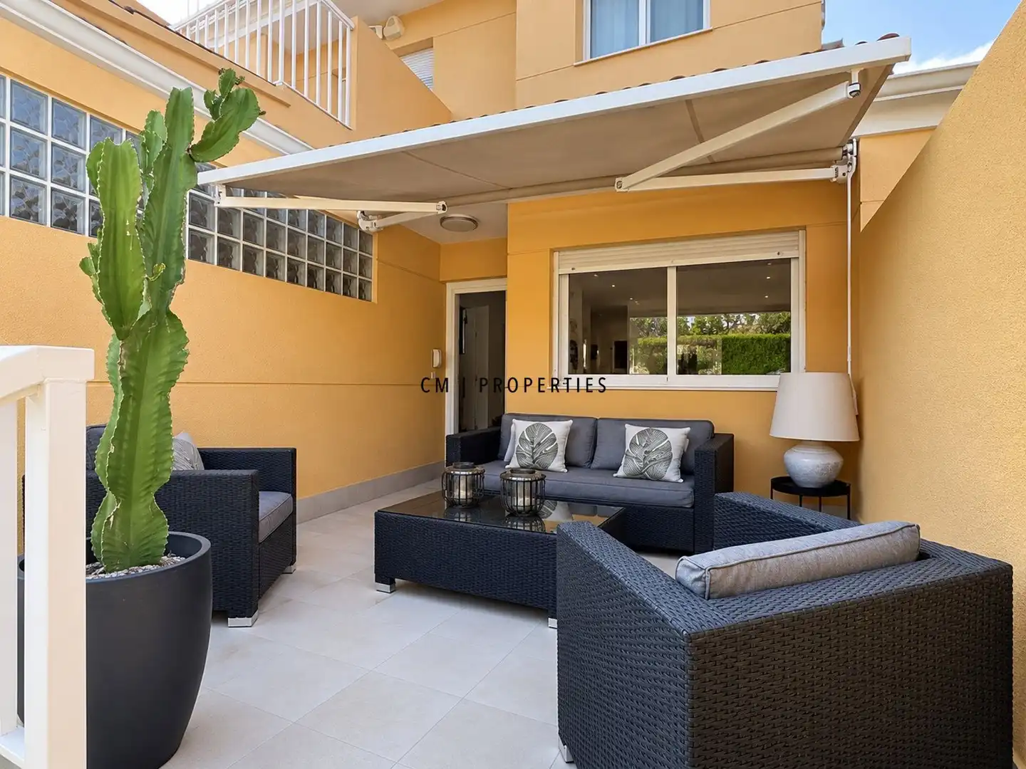 Terrace of Detached homes for rent in Campolivar