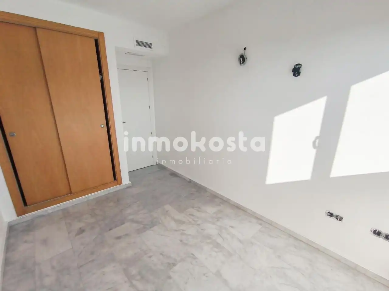 Habitación de Piso en venta en Benidorm con Aire acondicionado, Terraza y Piscina comunitaria