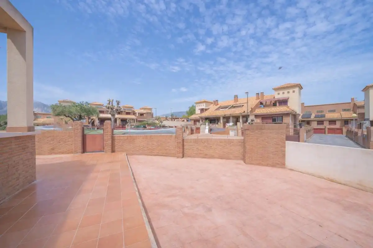 Vista exterior de Casa adosada en venda en La Nucia amb Aire condicionat, Calefacció i Terrassa
