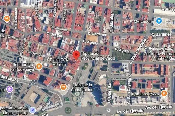 Vista exterior de Casa o xalet en venda en La Línea de la Concepción amb Jardí privat i Balcó