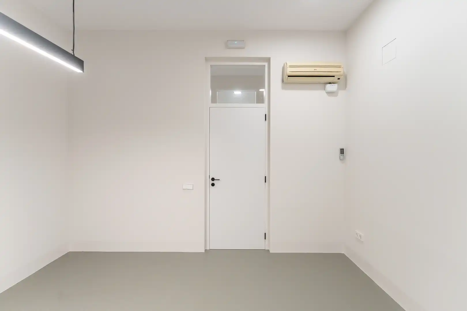 Büro zur Miete in Reus mit Klimaanlage, Heizung und Balkon