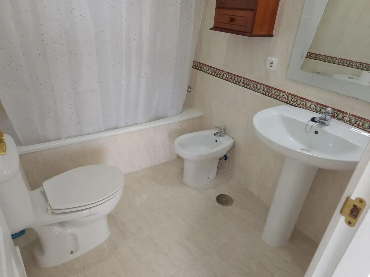 Bathroom of Flat for rent in Sevilla  with Air Conditioner, Terrace and Furnished