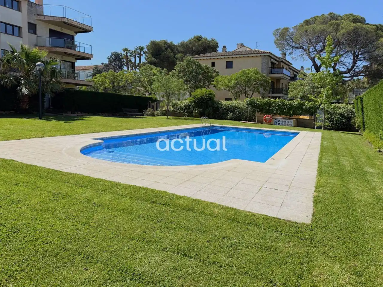 Schwimmbecken von Wohnungen zum Verkauf in Castell d'Aro, Platja d'Aro i s'Agaró mit Klimaanlage, Heizung und Terrasse