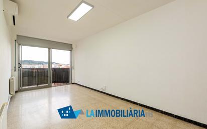 Exterior view of Flat for sale in Terrassa  with Air Conditioner and Balcony