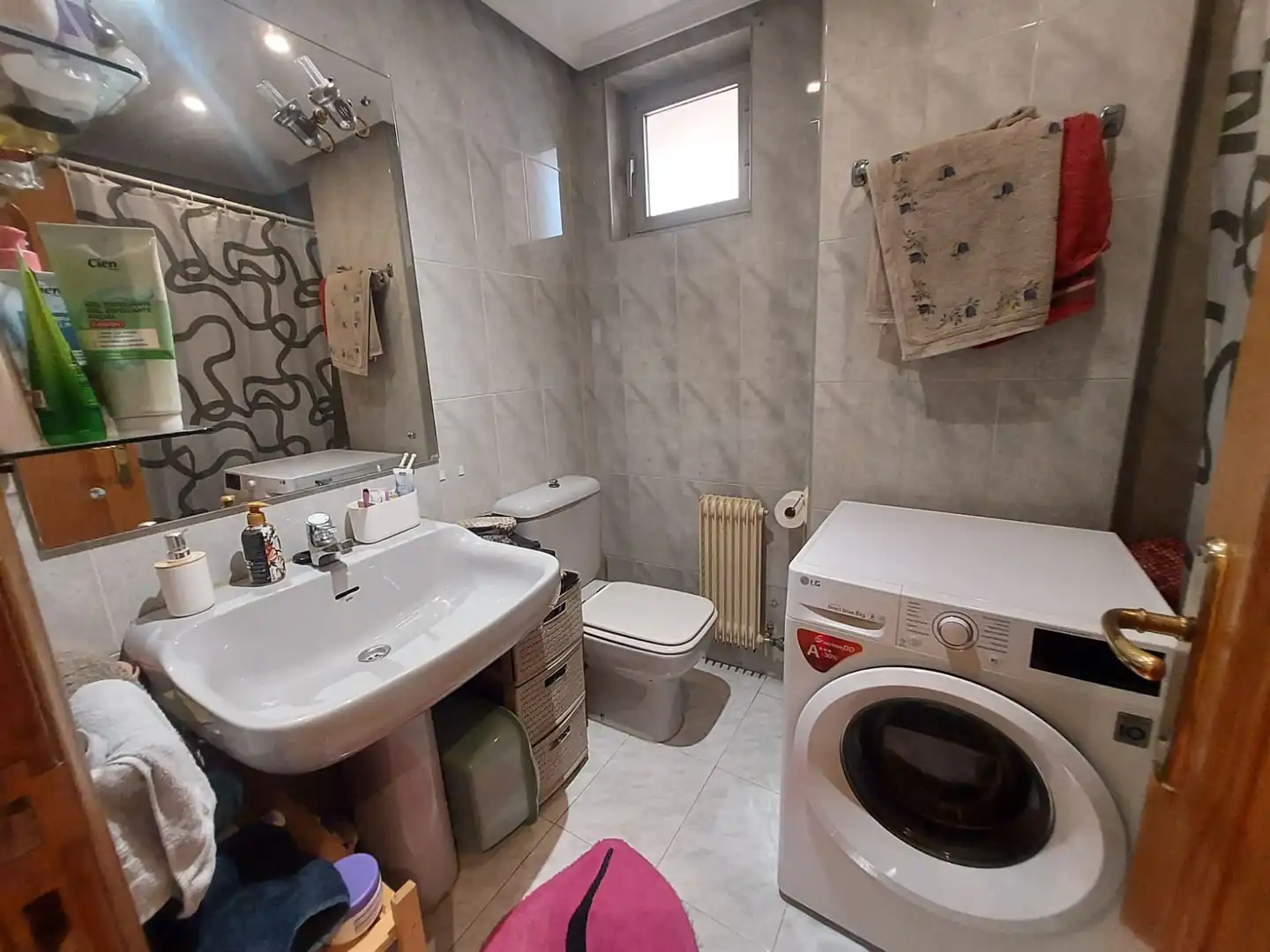 Badezimmer von Wohnung zum Verkauf in Burgos mit Heizung, Parkett und Terrasse