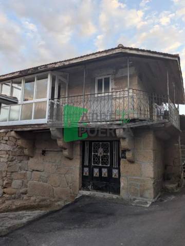 Casa-chalet en Venta en Toén