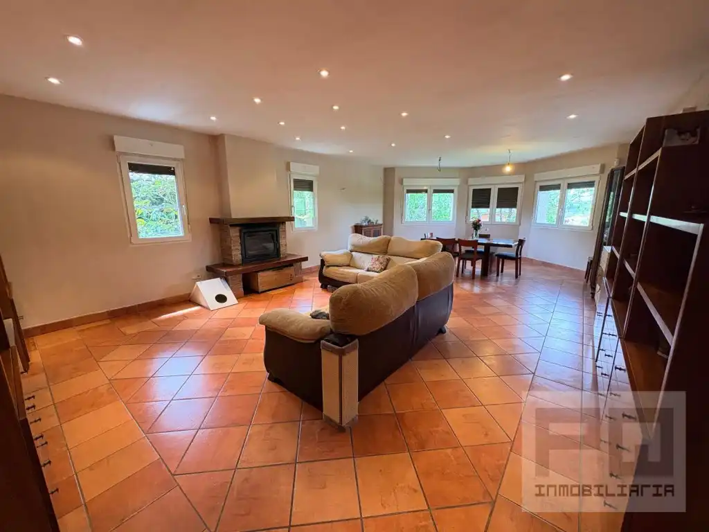 Wohnzimmer von Haus oder Chalet zum Verkauf in Las Navas del Marqués  mit Ofen, Waschmaschine und Mikrowelle