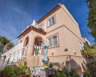 Vista exterior de Casa adosada en venda en Monforte del Cid amb Aire condicionat, Calefacció i Jardí privat