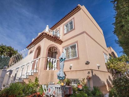 Vista exterior de Casa adosada en venda en Monforte del Cid amb Aire condicionat, Calefacció i Jardí privat