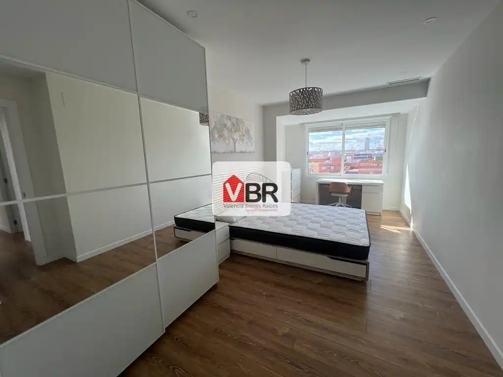 Schlafzimmer von Wohnung zur Miete in Valencia mit Klimaanlage, Heizung und Terrasse