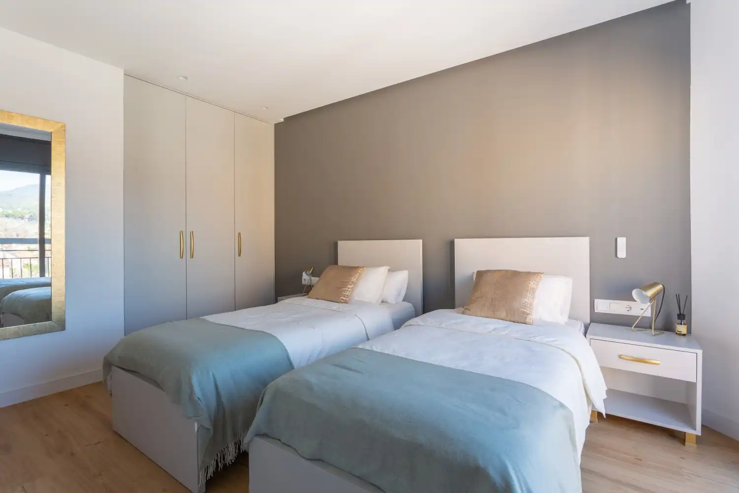 Dormitori de Apartament de lloguer en Castelldefels amb Aire condicionat, Calefacció i Moblat