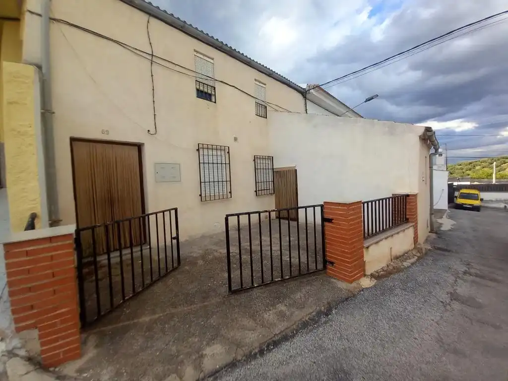 Vista exterior de Casa o chalet en venta en Alcalá la Real con Terraza y Amueblado