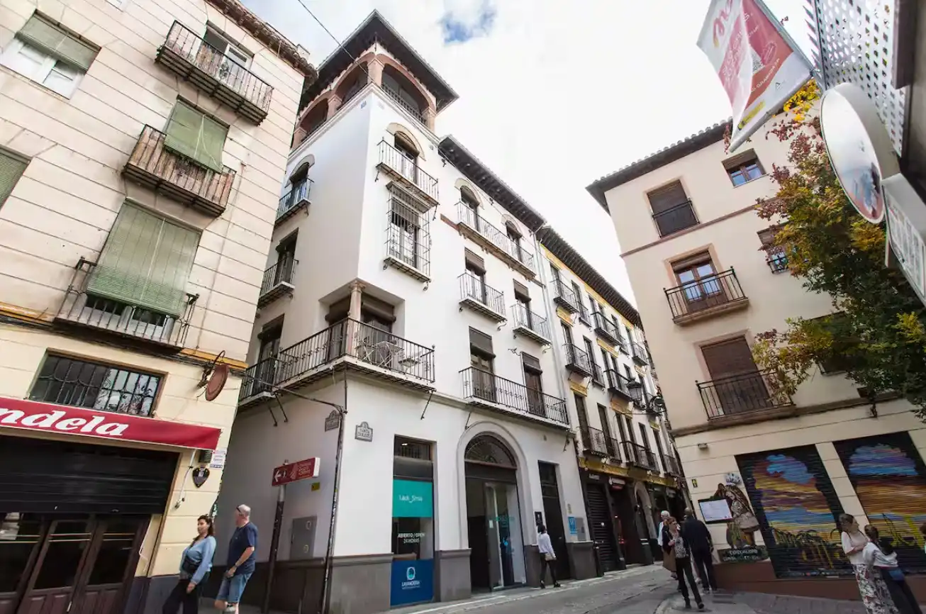 Außenansicht von Wohnungen zur Miete in Granada mit Klimaanlage, Heizung und Parkett