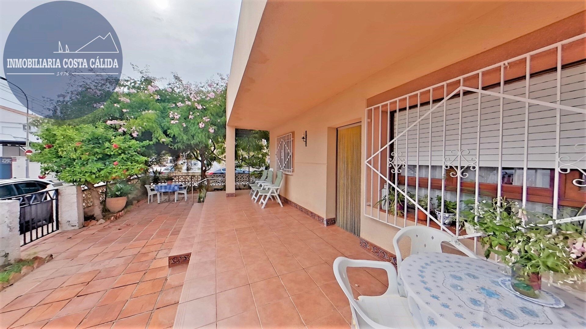 Vista exterior de Casa o xalet en venda en Águilas amb Aire condicionat, Jardí privat i Terrassa