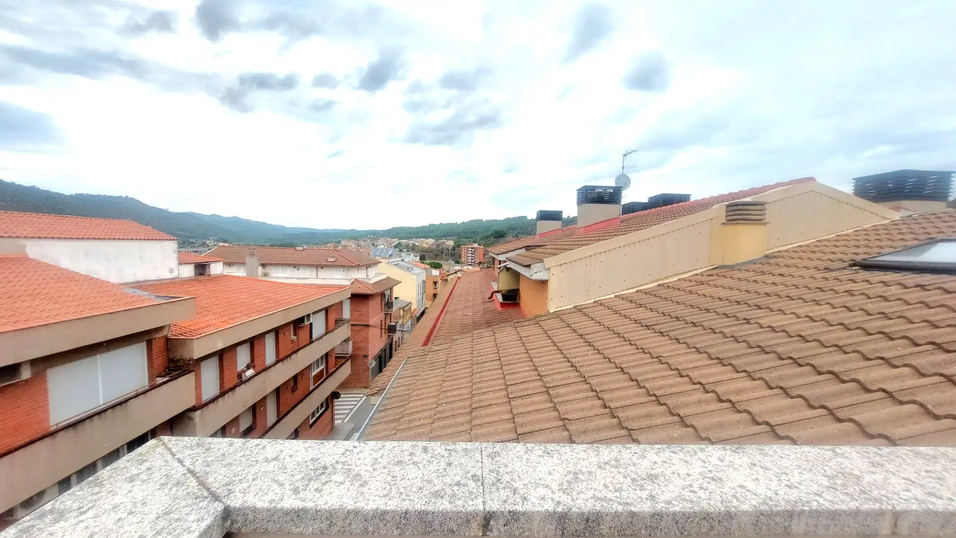 Casa a schiera con terrazza in vendita a Carrer Bisbe Valls, imagen 3