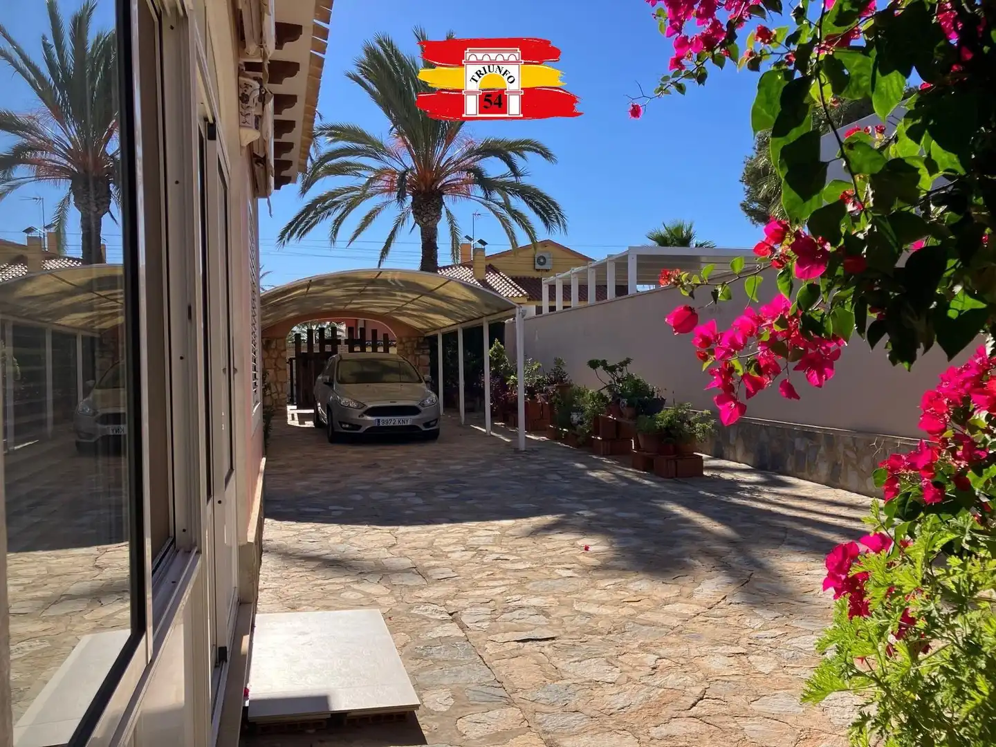 Vista exterior de Casa o xalet en venda en Orihuela amb Aire condicionat, Calefacció i Jardí privat