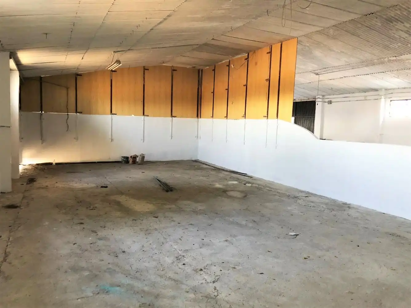 Nave industrial de alquiler en Serracines